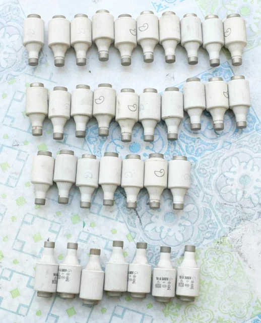 34 Fusibles bouteille 16A, 500V sans marque apparente. Lot de 34