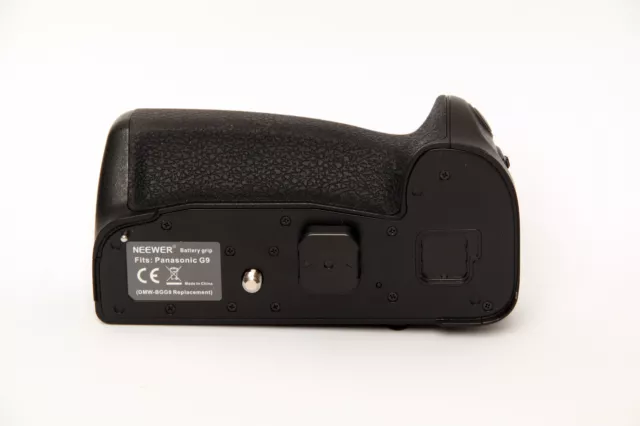 Neewer battery handle for Panasonic Lumix G9 display case model specialist dealer