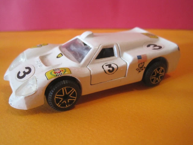 Voiture en métal Chaparral 2J Politoys