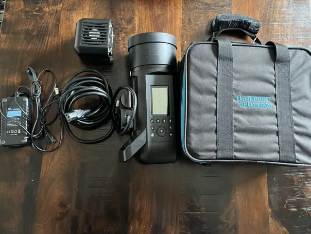 Flashpoint XPLOR 600 PRO TTL With A/c Adapter And Carrying Case.