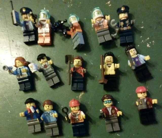 Lego lot minifigures + accessoires. 15 pièces. 15 LMF.