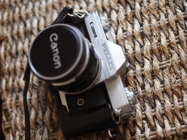 canon pellix + canon fl 55mm f1.2 + housse cuir 2