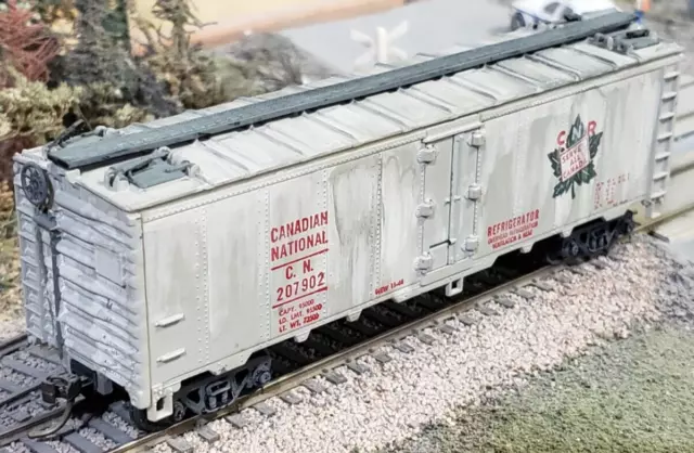 Athearn Blue Box HO Scale Weathered Canadian National (CNR) 40' Refrigerator Car 2