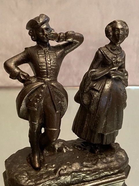 Sujet au couple romantique sur socle en fonte XIXe 2