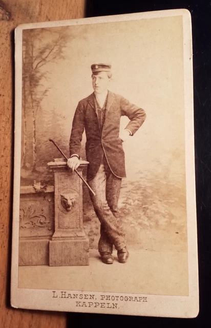 Schüler mit Abzeichen an Mütze - ca. 1880er Jahre CDV Kappeln - Studentika