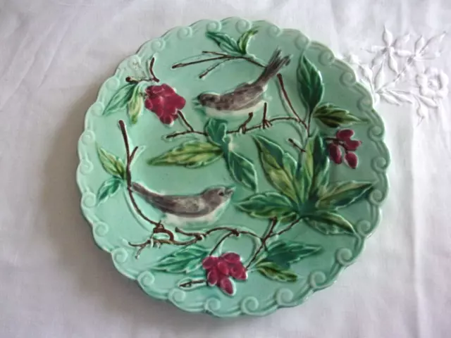 SUPERBE ASSIETTE BARBOTINE Décor Oiseaux sur Branches en Relief bleu