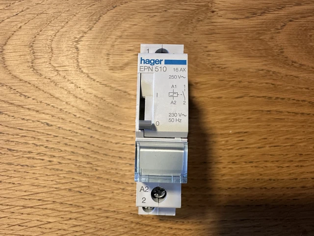 Lampe de secours débrochable • EE960 | Hager