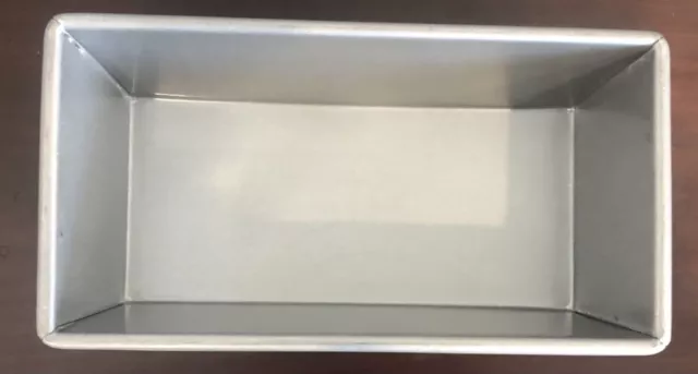 Chicago Metallic 40565 Single Open Top Bread Pan Glazed 9" Made in USA Chicago Metallic 40565 Single Open Top Bread Pan Glazed 9" Made in USA