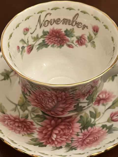 Platillo taza flor del mes de noviembre Royal Albert