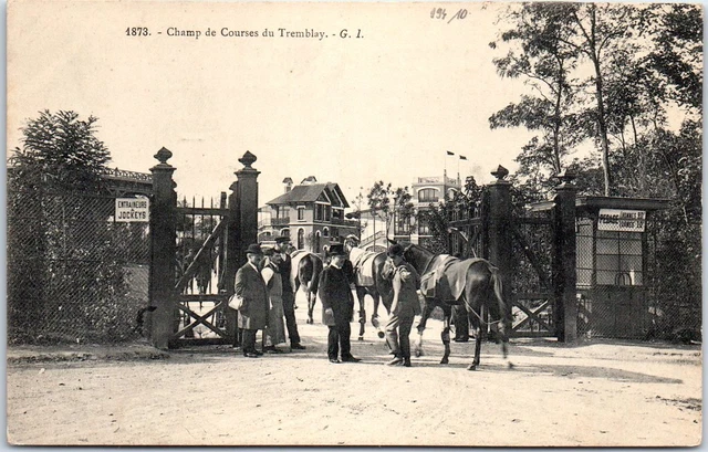 94 LE TREMBLAY - le champ de courses. L'entree