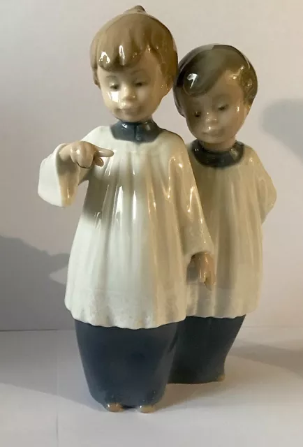 Nao Lladro Porcelain Figurine Boy Choir Boys c1989 7inch