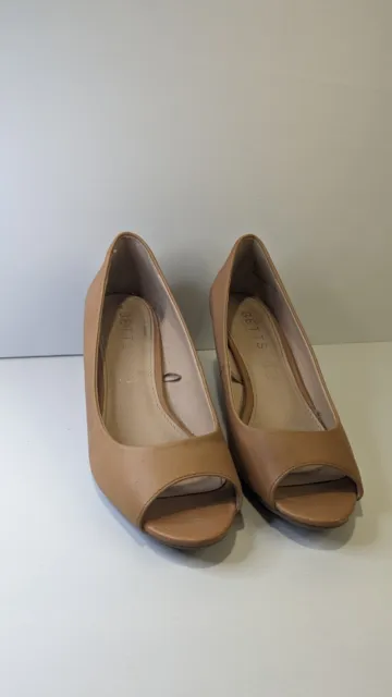 Betts Brown Tan Heels, Wedge Size 8
