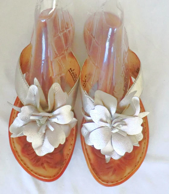 Born Women's Champagne Metallic Leather Flower Heel Thong Slip on Sandal Size 9M