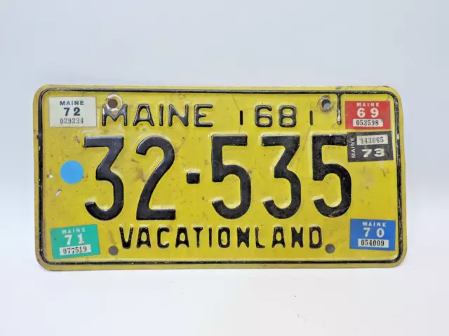 License Plate Maine Vacationland 1969,1970,1971,1972,1973  32-535 Yellow Vintage