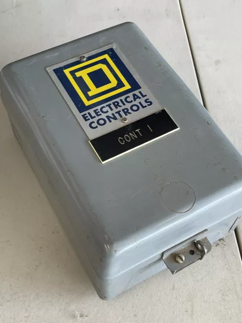 Square D Enclosed Lighting Contactor MG-1 Ser B 240V Coil 30A 277/480V Used