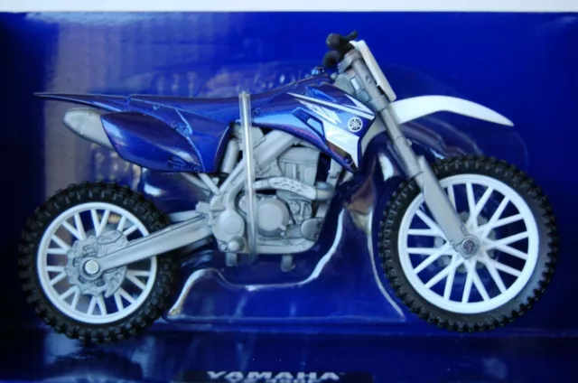 Moto de Ferro Trilha Miniatura Yamaha YZ 250 1:6 na Caixa New-Ray - Outros  Livros - Magazine Luiza