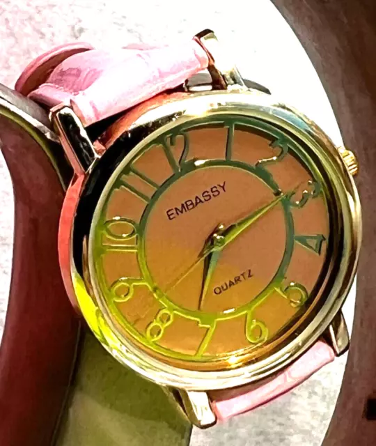 EMBASSY: Goldtone Case-Bezel/Brown Face/Pink Leather Band/Woman EM3990L