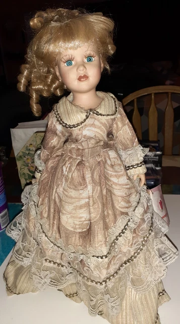 Victorian Porcelain Doll 1/5,000 The Rose Collection Brenda Preowned * Read