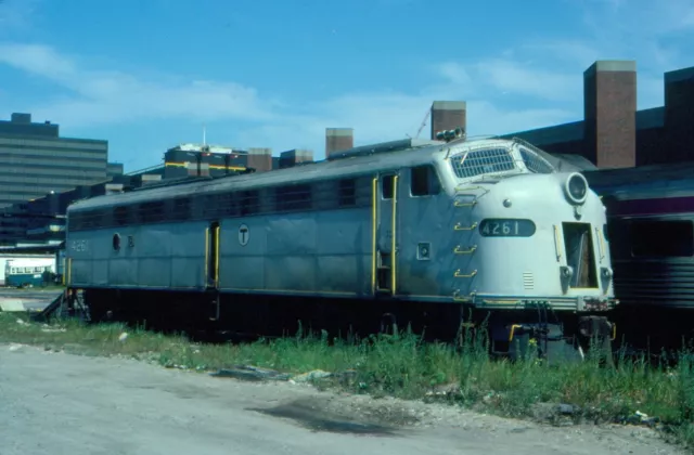 Original Kodachrome 35mm Farbschieber, MBTA EMD E8A #4261 - 1980