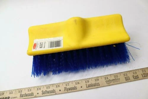 Rubbermaid Poly Bi-Level Floor Scrub Brush 10 FG633700