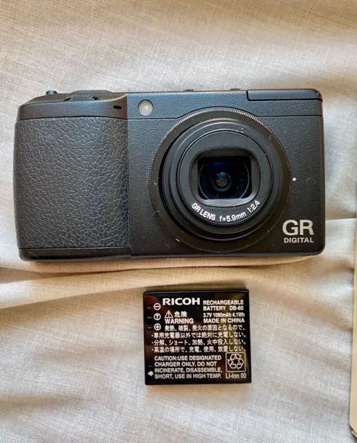 RICOH GR DIGITAL II Compact Digital Camera w/ Battery & Charger- AS IS