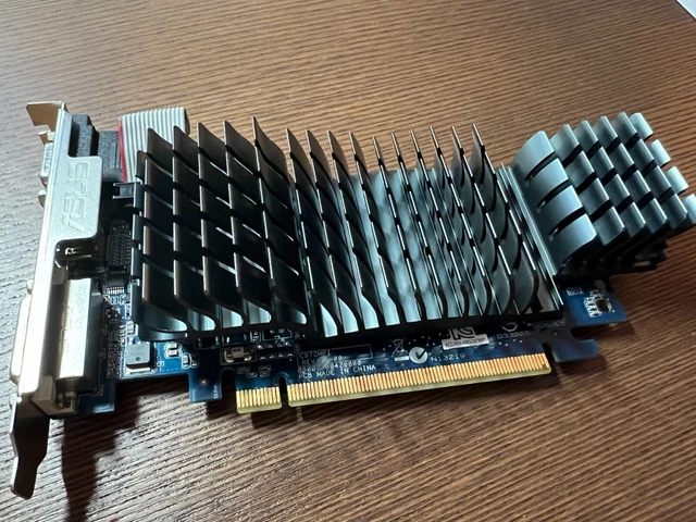 Nvidia Geforce 405 Dp S26361-D2422-V407 GS2 Carte Graphique 512MB