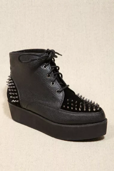 Boots plateformes deena&ozzy URBAN OUTFITTERS clouté à pics T.41 TBE!!