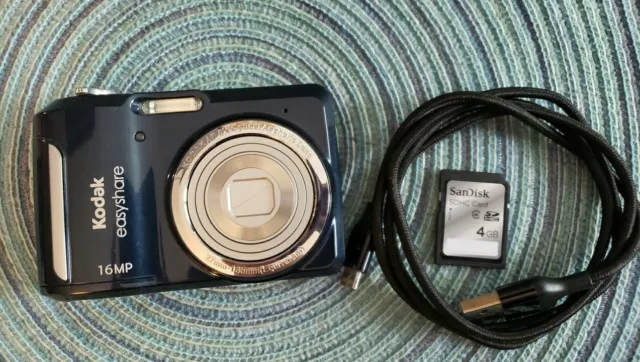 Kodak Easyshare Camera C1550 - Includes 4GB Kodak Memory Card & Charging Cord