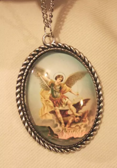 Handome Rope Rim Silvertone Saint Michael Archangel Cameo Medal Pendant Necklace