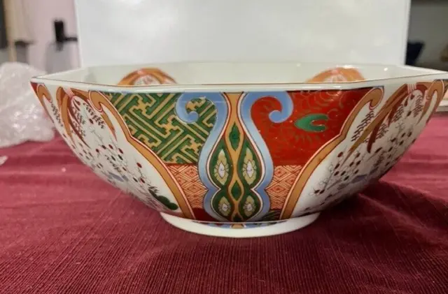 8-Sided Imari Porcelain Bowl c. early-to-mid-20th century
