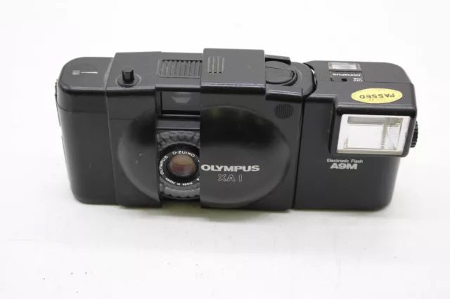 C Vintage Olympus XA1 35mm Point & Shoot Film Camera W/ A9M Electronic Flash