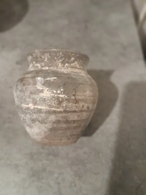 poterie romaine 10 cm de hauteur sur 23 c de tour retrouvé en Afrique de Nord