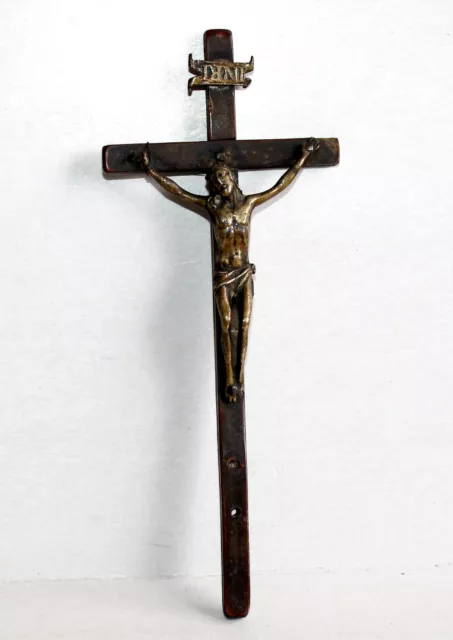 CRUCIFIX JESUS CHRIST CRUCIFIÉ en BRONZE, CROIX D’EGLISE DEBUT XXe en BOIS 18cm