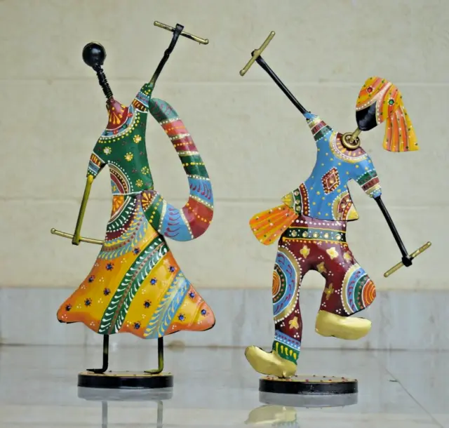 Pièce maîtresse de danse de couple Gujrati en métal pour la décoration de...