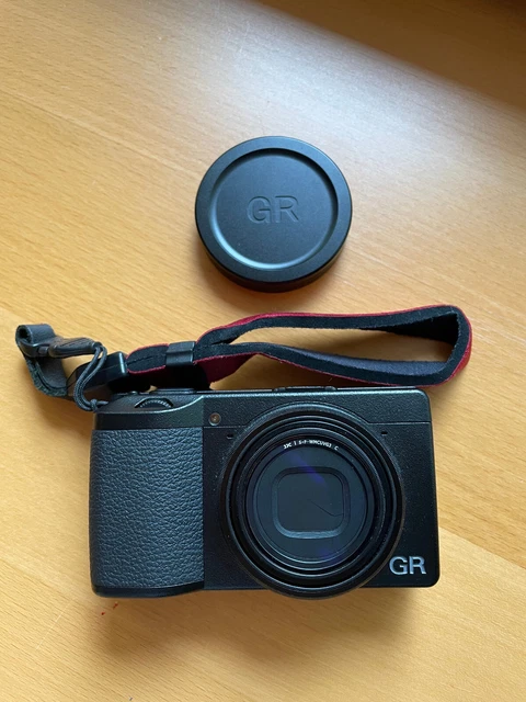 Ricoh GR IIIx Digital Camera - black - used/excellent with all accessories