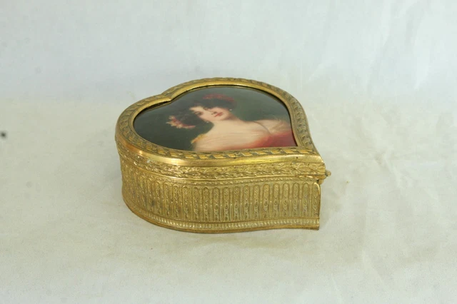 Pendentif En Porcelaine De Limoges – Forme Ovale Et Cœur, Scène Peinte Main, Occasion