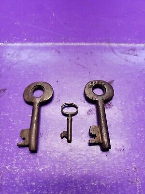 3 Vintage Antique Assorted Skeleton Keys Locksmith  Key Solid Brass Rare
