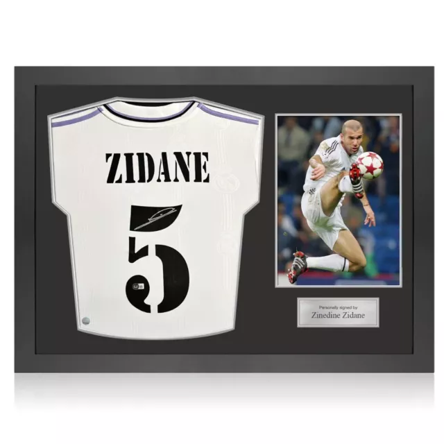 Camiseta del Real Madrid firmada por Zinedine Zidane. Marco de icono