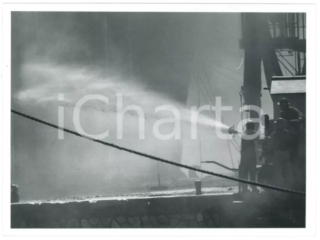 1991 LIVORNO Disastro del MOBY PRINCE Operazioni di raffreddamento - Foto (7)