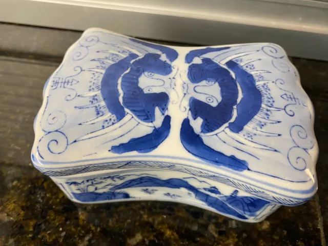 Blue & White  Chinese Porcelain  Ceramic Trinket Box with lid 2.5 x 3.5 x 5 inch