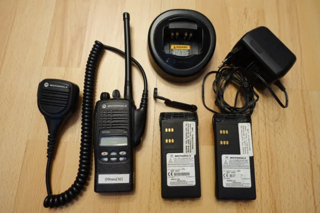 Motorola GP360 VHF Funkgerät Betriebsfunkgerät mit Akkus und Ladegerät