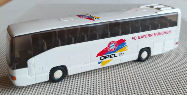 MERCEDES Bus Reisebus O404 RH Teambus FC BAYERN MÜNCHEN WIKING 1/87 OVP *TOP*