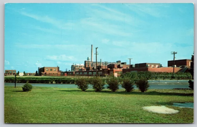 Postcard Du Ponts Original Nylon Factory, Seaford, Delaware T115