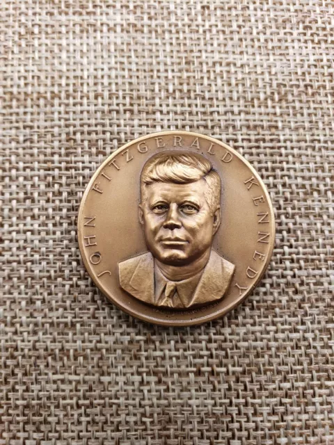 vintage 1961 John F Kennedy Bronze token meal Medallic Art Co. Inauguration