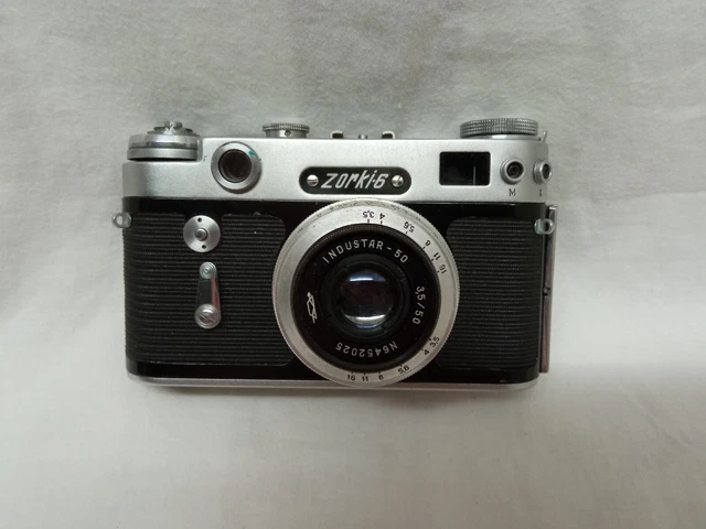 Macchina fotografica russa USSR Zorki-6 con obiettivo Industar-50 f/3.5 50mm
