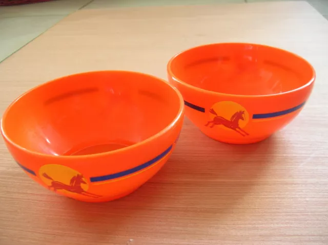 Lot de 2 anciens bols chocolat Poulain en plastique orange Laval de 13,1 cm