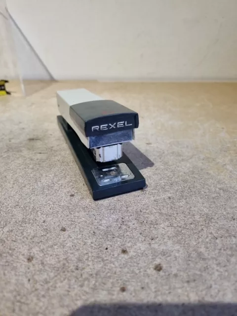 Vtg rexel stapler stella (E6)