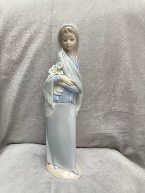 Vintage Retired Lladro DAISA  Hand Painted Porcelain Figurine Girl Calla Lilies