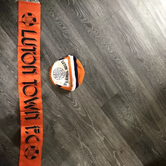 LUTON TOWN  FOOTBALL CLUB VINTAGE SUPPORTERS SCARF & HAT 1970s