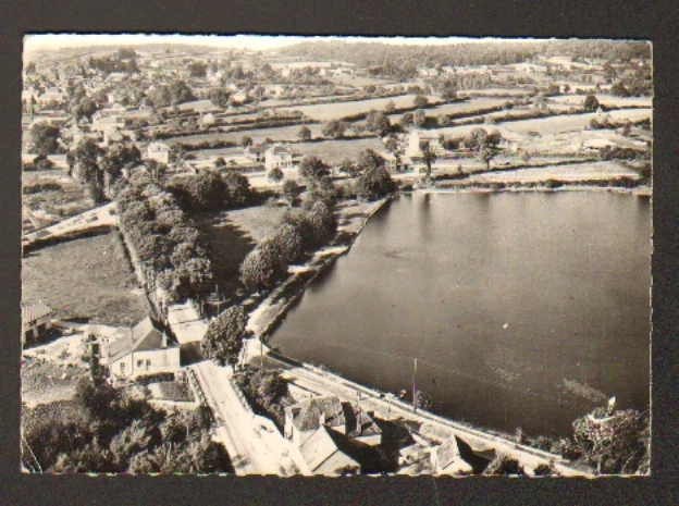 LORMES (58) VILLAS à l'ETANG DU GOULOT , vue aérienne LAPIE , en 1964